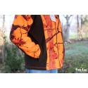 Blouson polaire marron et camouflage orange