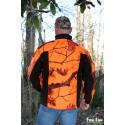 Blouson polaire marron et camouflage orange