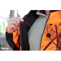 Blouson polaire marron et camouflage orange