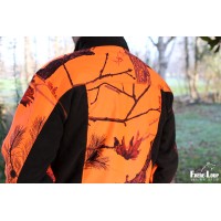 Blouson polaire marron et camouflage orange